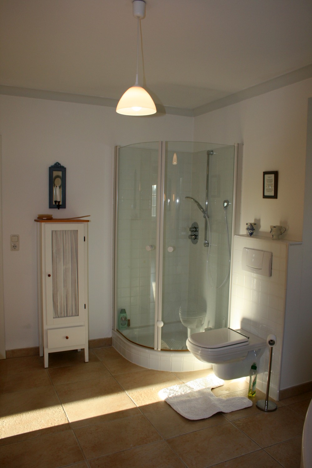 Badezimmer · Obergeschoss – Villa Bomama