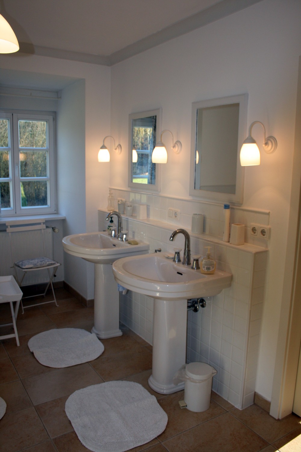 Badezimmer · Obergeschoss – Villa Bomama