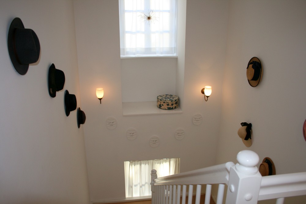Nebenzimmer · Treppe – Villa Bomama