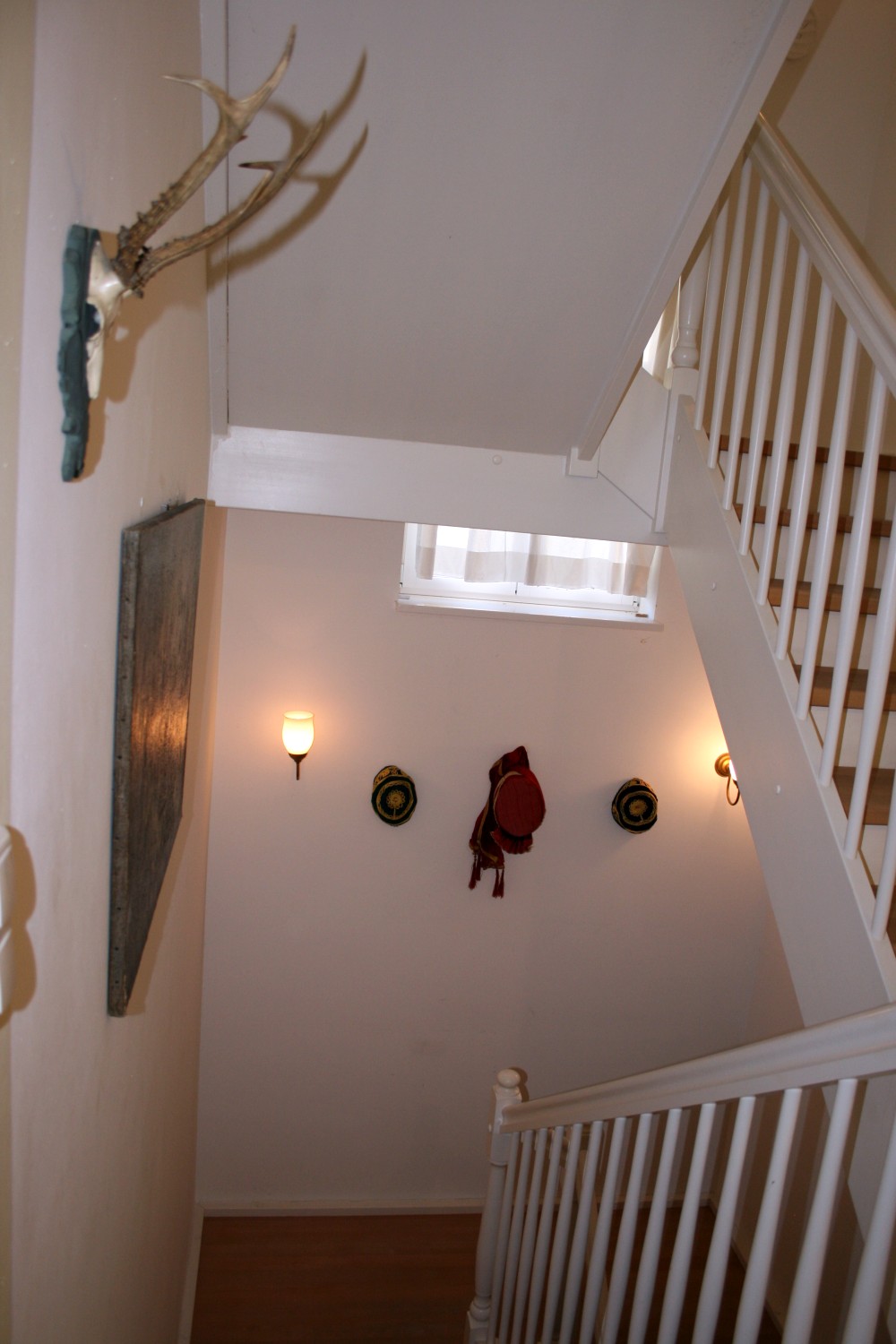 Nebenzimmer · Treppe – Villa Bomama
