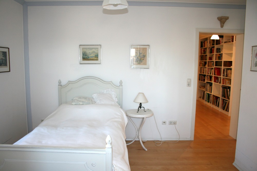 Schlafzimmer · Einzelbett Oben 1 – Villa Bomama