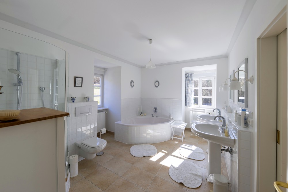 Innenbereich · Badezimmer – Villa Bomama