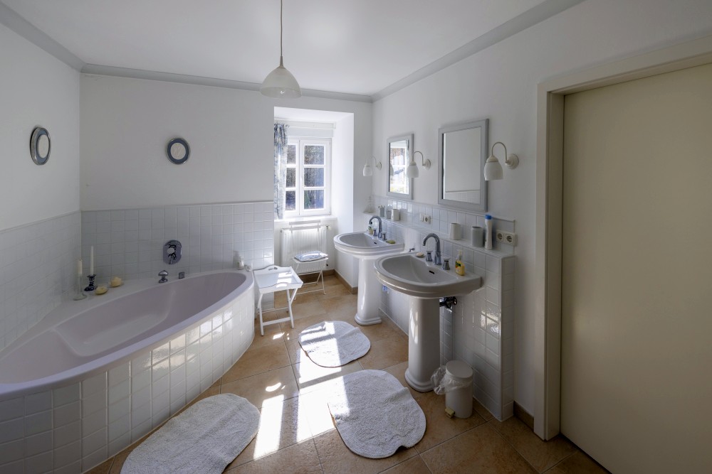 Innenbereich · Badezimmer – Villa Bomama
